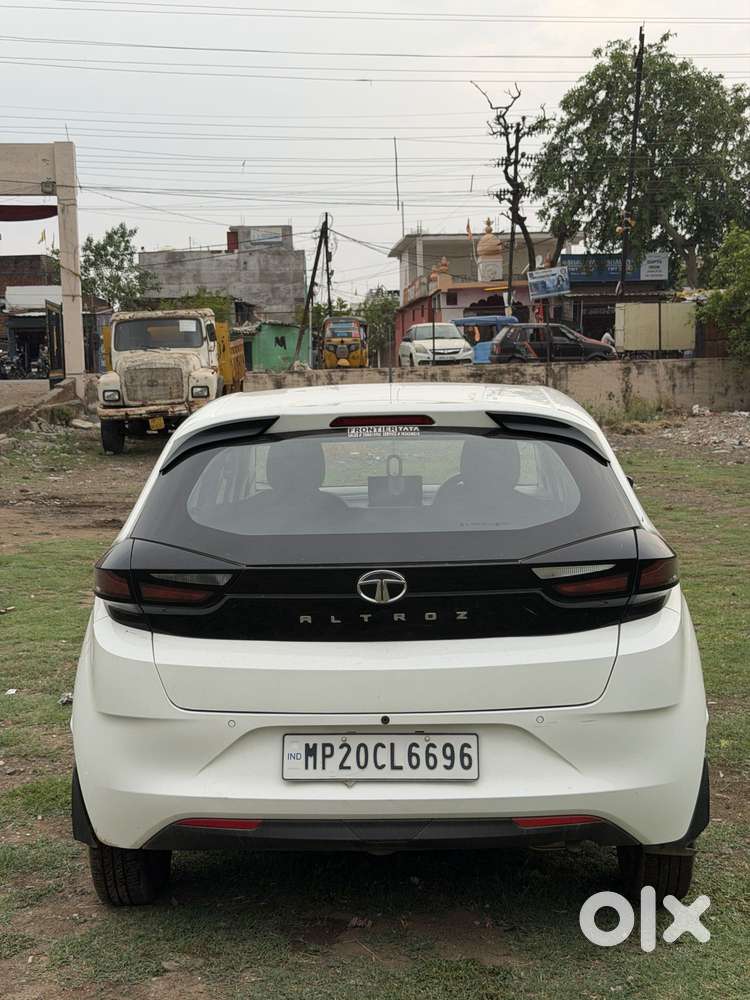Tata Altroz 1.2 Xe, 2021, Petrol