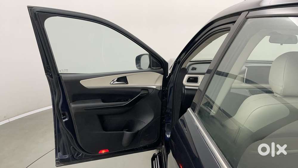 Mahindra Xuv700 2.2 Ax 7 Diesel At Luxury Pack Str, 2022, Diesel