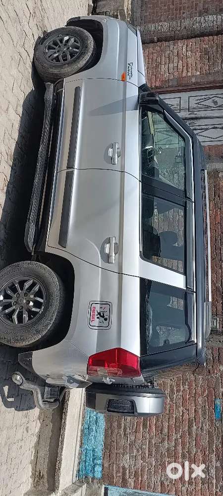 Mahindra Tuv 300 T10 2018 Model