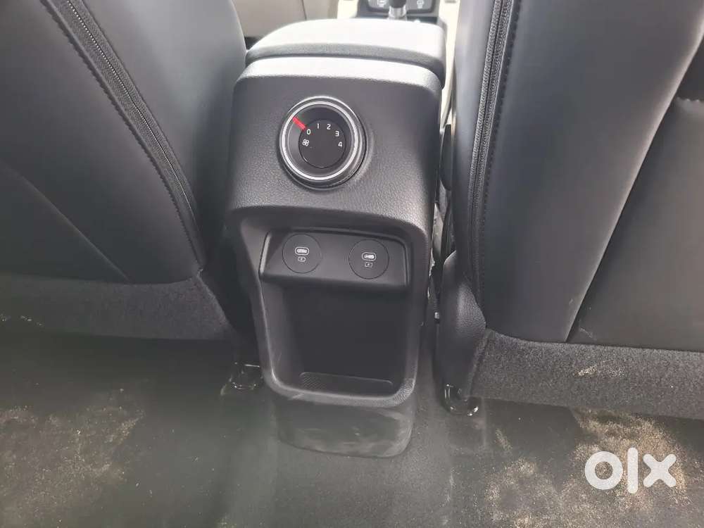 Kia Carens Clavis 2025 Petrol 5500 Km Driven