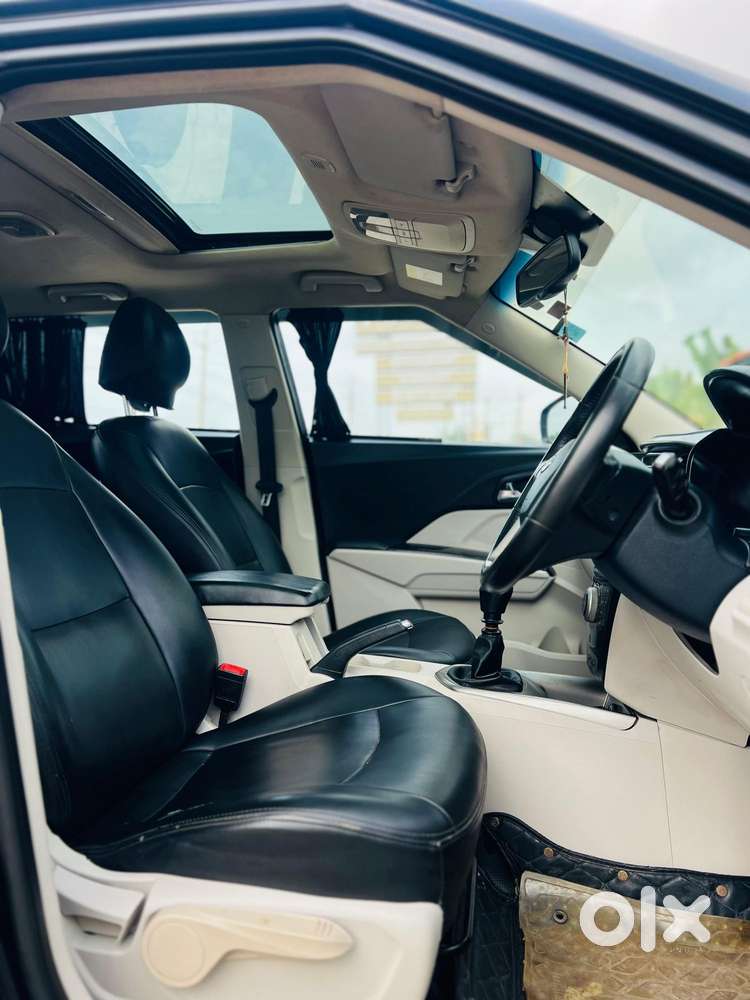 Mahindra Xuv300 W8 Option, 2021, Petrol