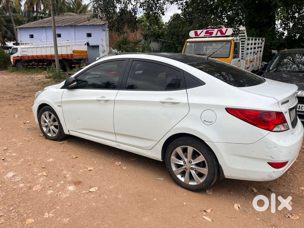 Hyundai Fluidic Verna 2012