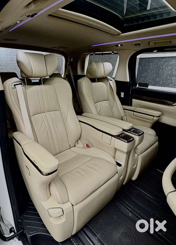 Toyota Vellfire 2.5 Executive Lounge, 2022, Petrol