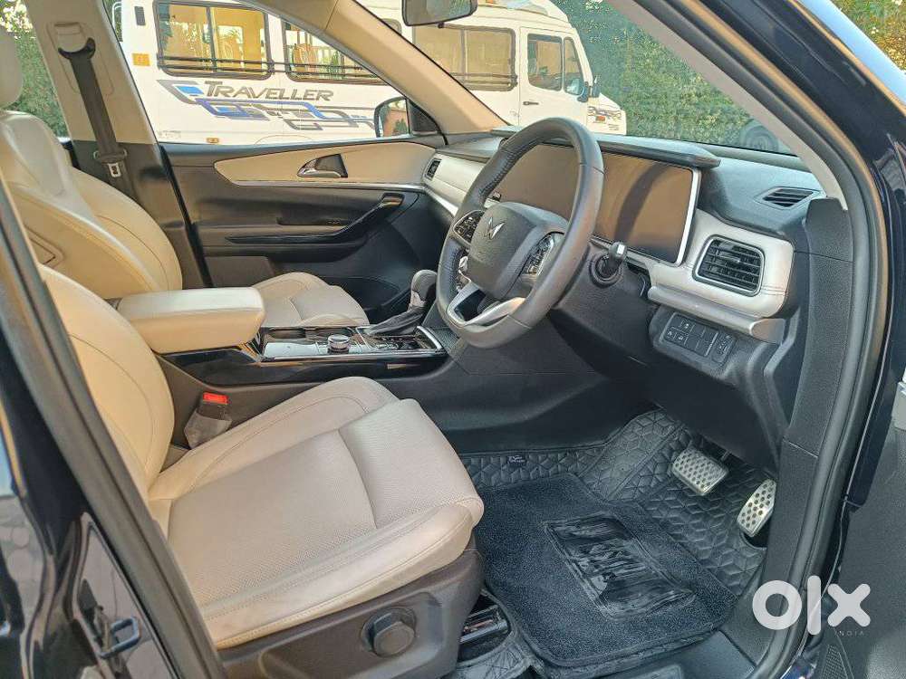 Mahindra Xuv700 2.0 Ax 7 Petrol At Luxury Pack Str, 2023, Petrol