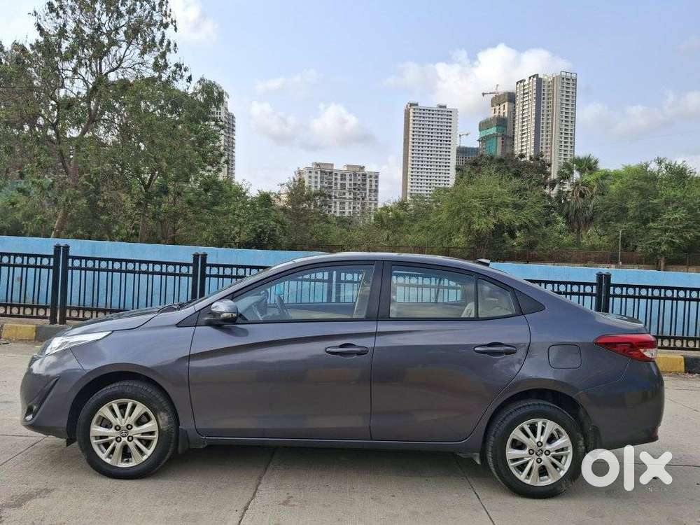 Toyota Yaris V Cvt, 2018, Petrol