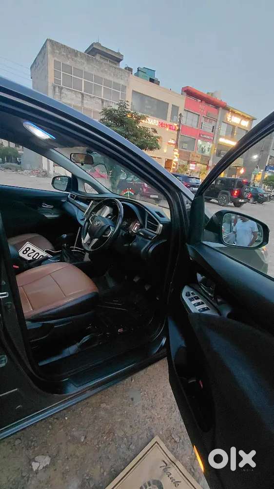 Innova Crysta 2.4v 2019