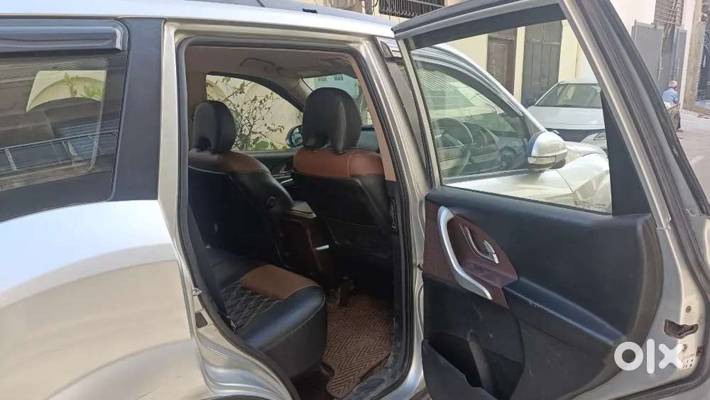 Xuv500 W8 Top Model
