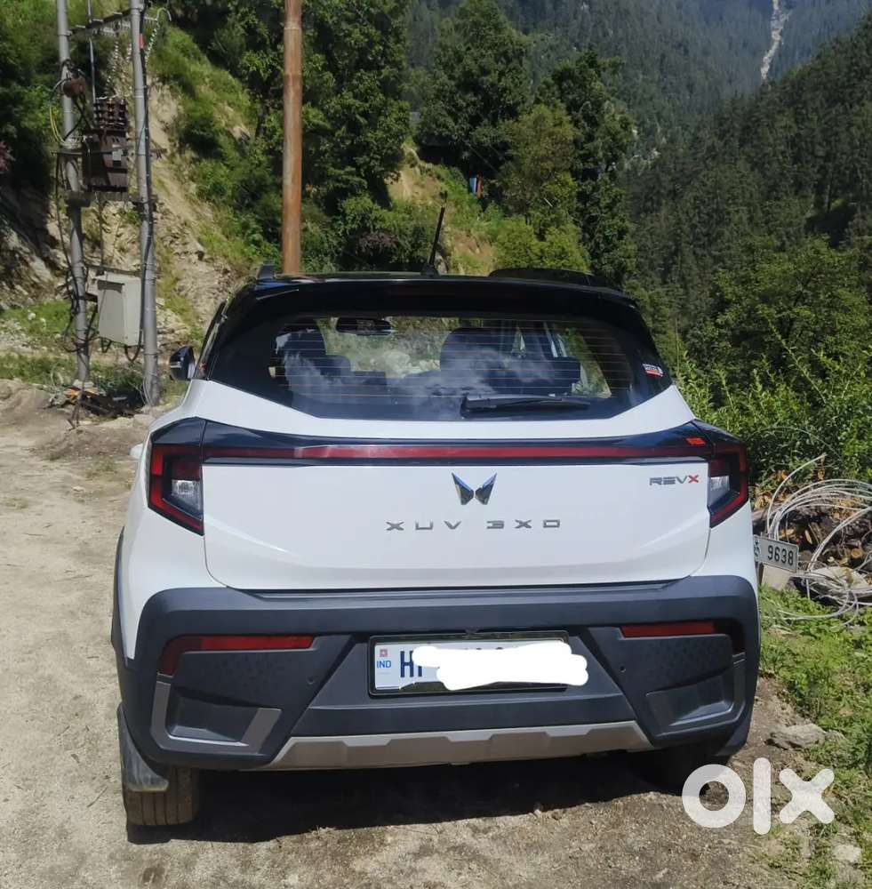 Mahindra Xuv 3xo 2025 Petrol 10000 Km Driven