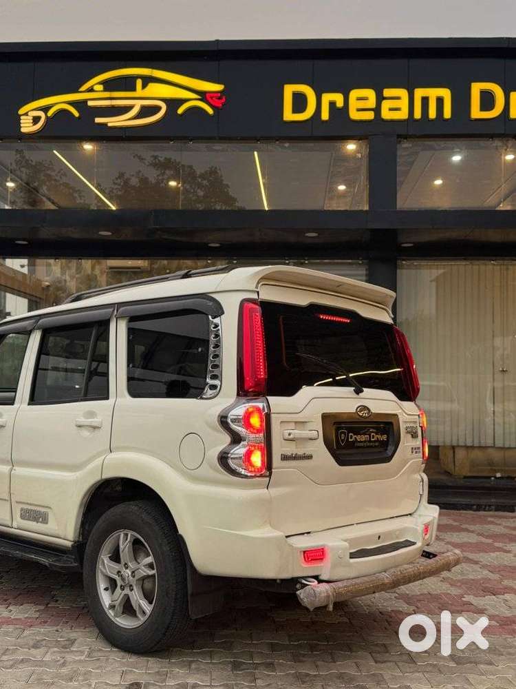 Mahindra Scorpio S8, 2015, Diesel