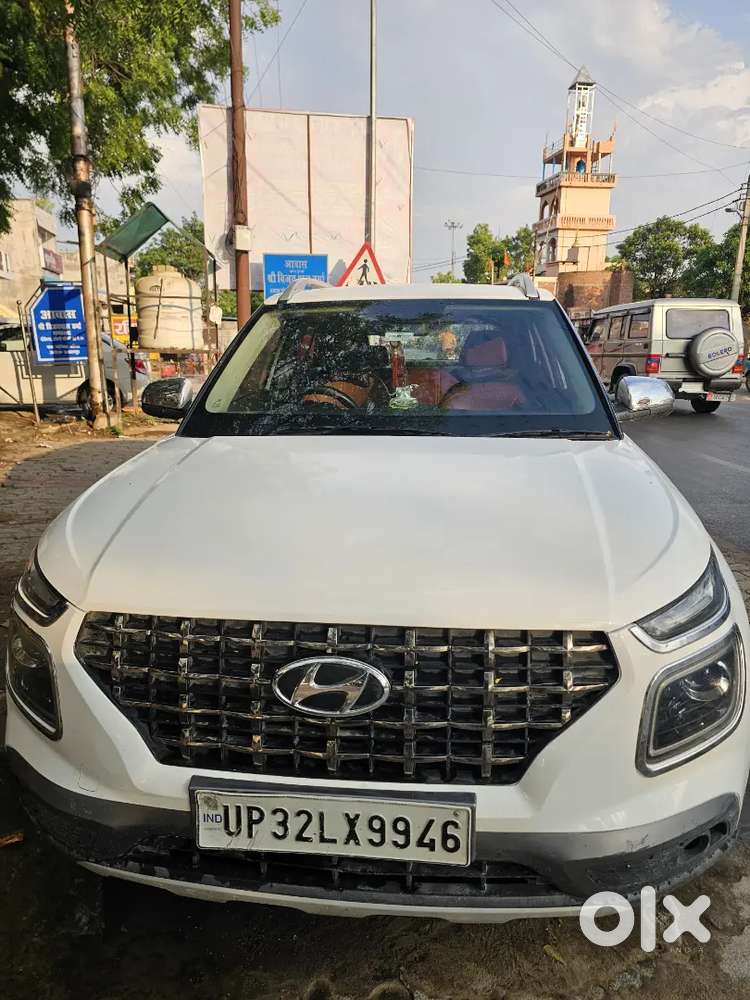Hyundai Venue 2021 Petrol 62000 Km Driven