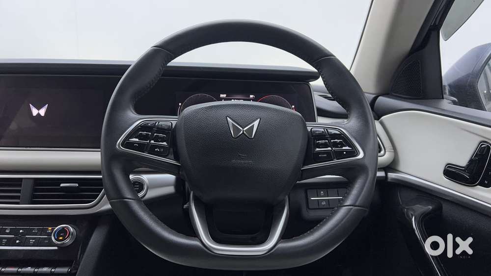 Mahindra Xuv700 2.0 Ax 7 Petrol At Str, 2022, Petrol