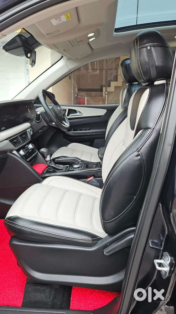 Mahindra Xuv700 2.2 Ax 7 Diesel At Str, 2025, Diesel