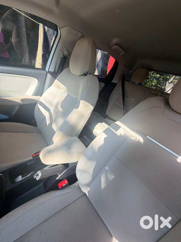 Tata Altroz Petrol Manual 2025 Variant
