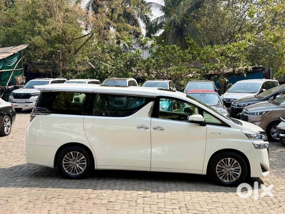 Toyota Vellfire Vip – Executive Lounge, 2022, Petrol