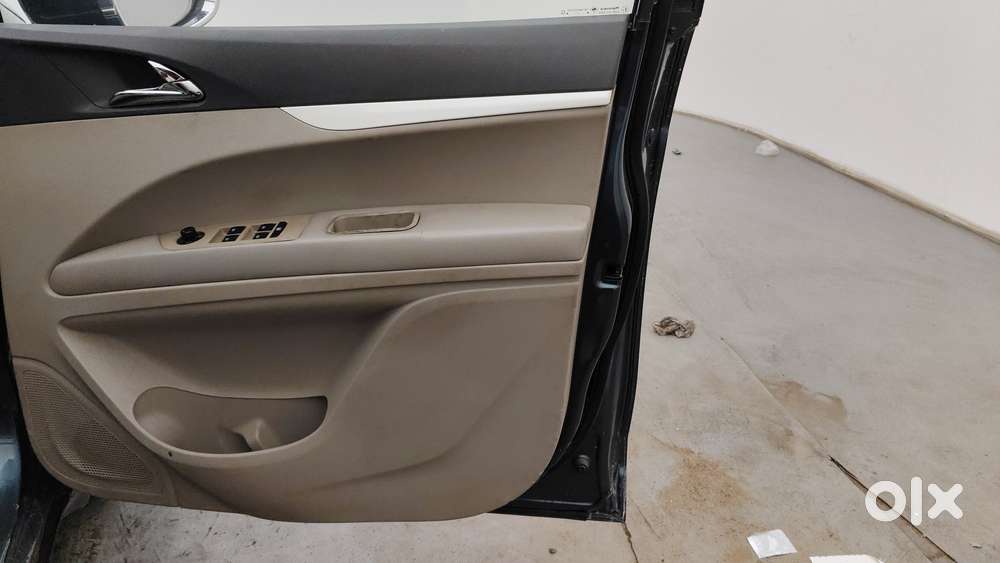 Mahindra Marazzo M8, 2018, Diesel