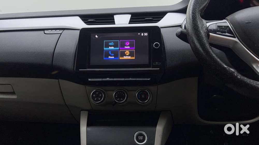 Renault Triber Rxz, 2022, Petrol