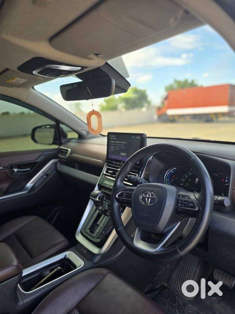 Toyota Innova Hycross 2.0 Zx Hybrid 7 Str, 2023, Petrol