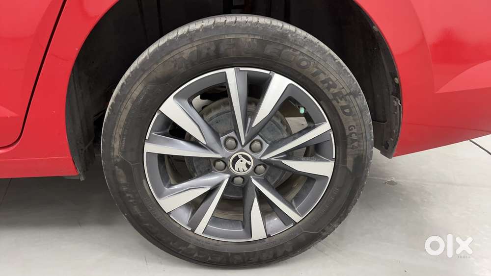 Skoda Slavia Style 1.0l Tsi At, 2024, Petrol