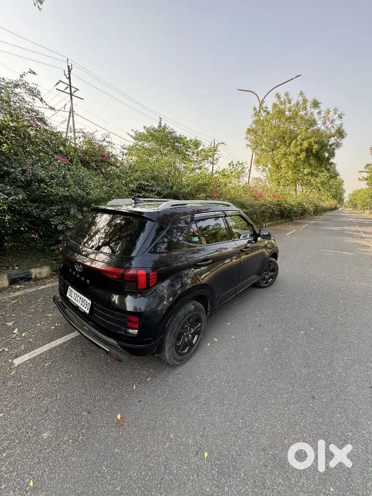 Hyundai Venue 2025 Petrol Well Maintained