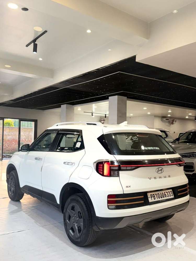 Hyundai Venue Sx Mt, 2023, Petrol