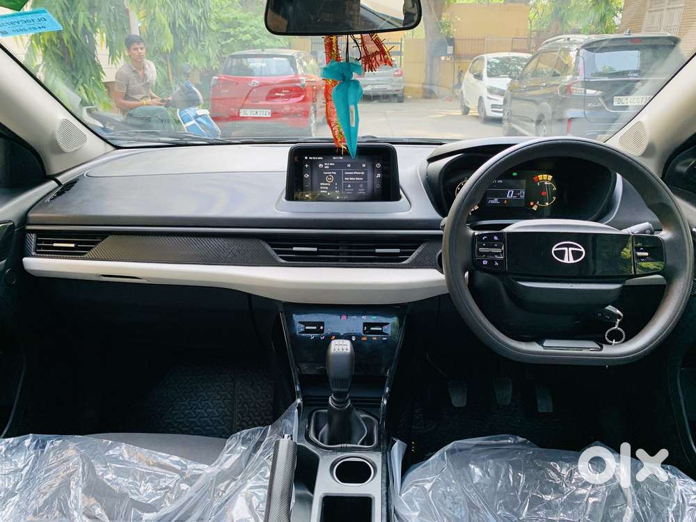 Tata Nexon Pure 1.2 S Revotron Petrol 6 Mt, 2025, Cng & Hybrids