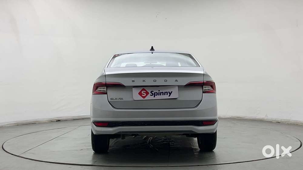 Skoda Slavia Ambition 1.0l Tsi At, 2022, Petrol