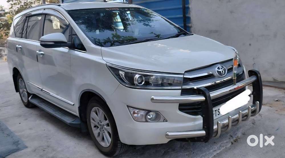 Toyota Innova Crysta 2.4 V 8 Str, 2017, Diesel