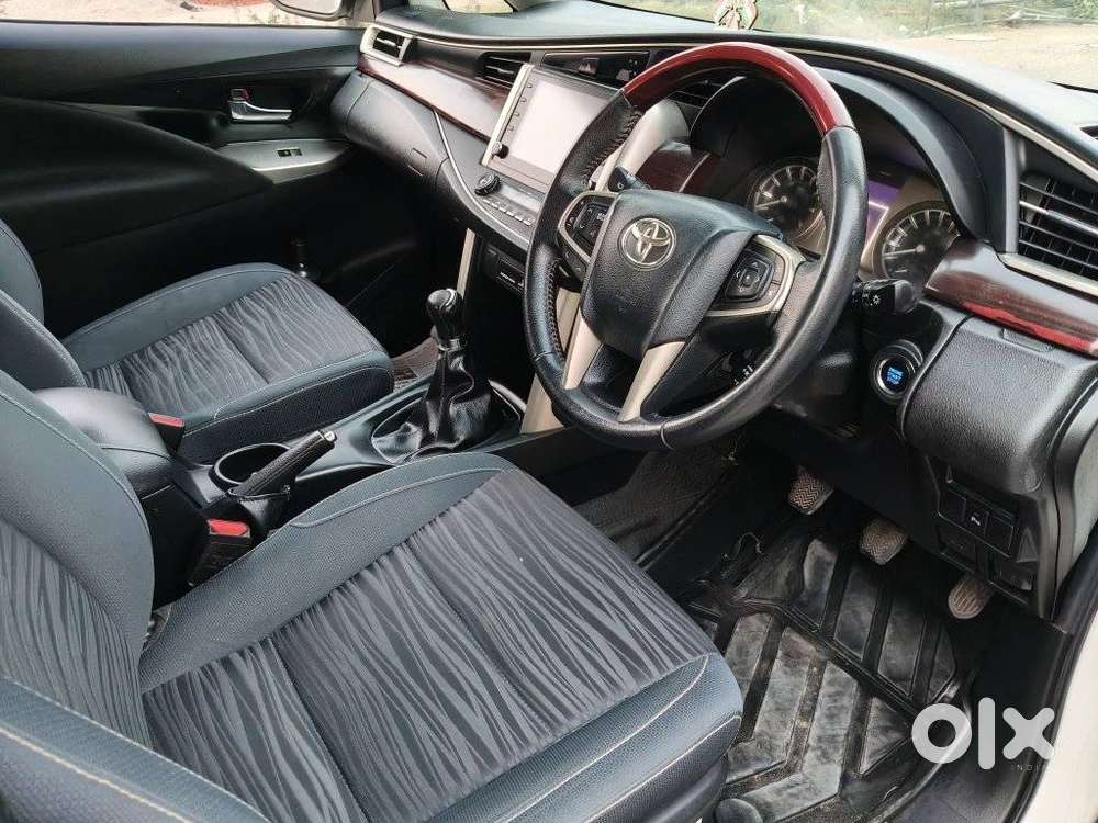Toyota Innova Crysta 2.7 V, 2022, Petrol