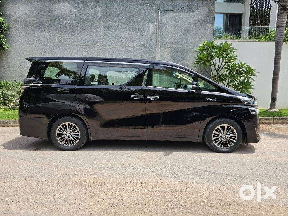 Toyota Vellfire 2.5 Executive Lounge, 2020, Petrol