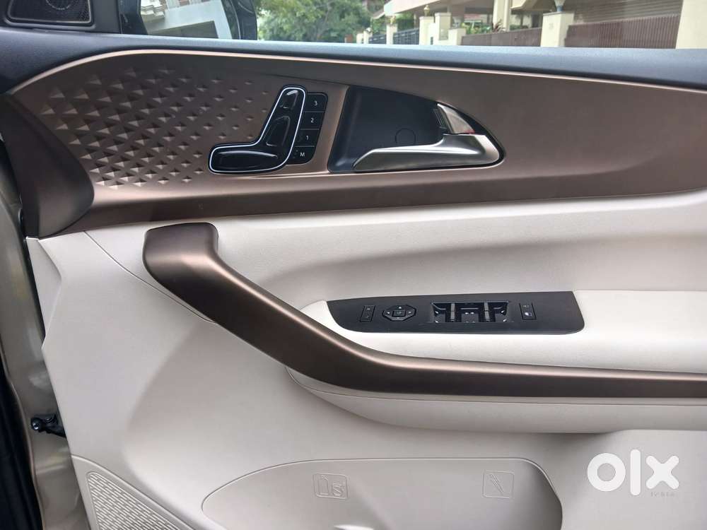 Mahindra Xuv 7xo Ax, 2026, Petrol
