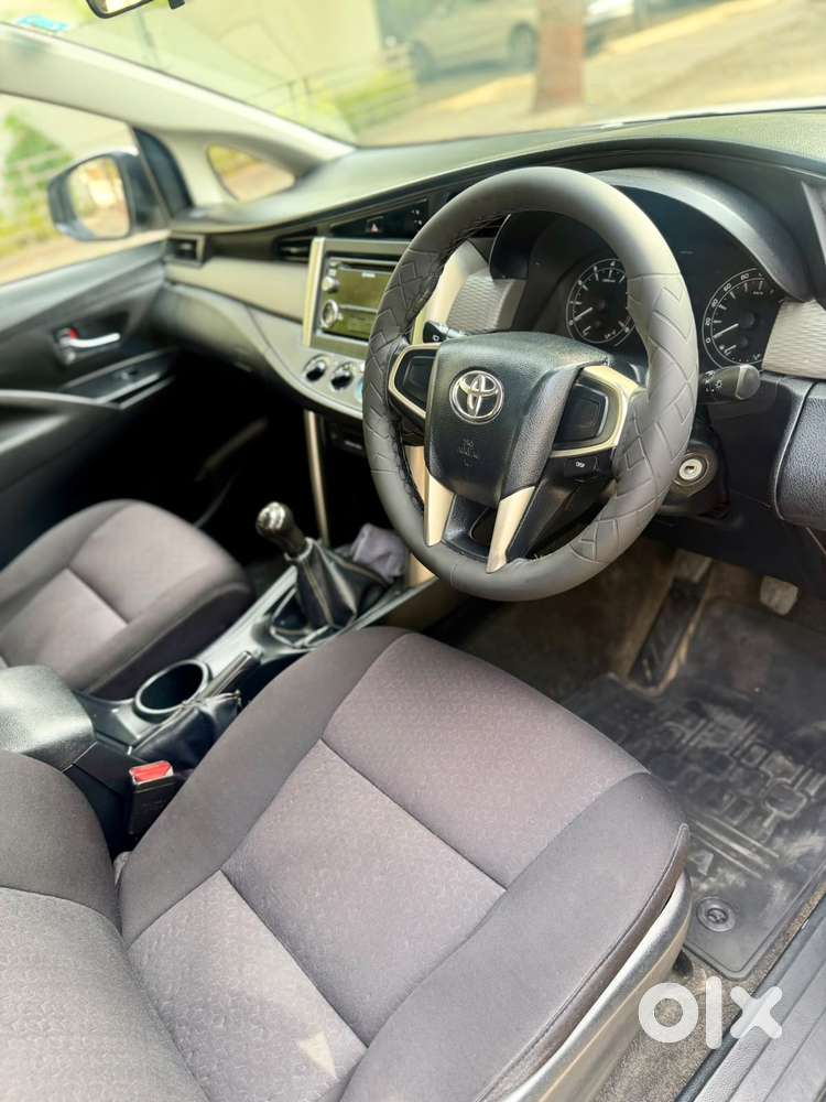 Toyota Innova Crysta 2.4 G Plus Mt 8 Str, 2017, Petrol