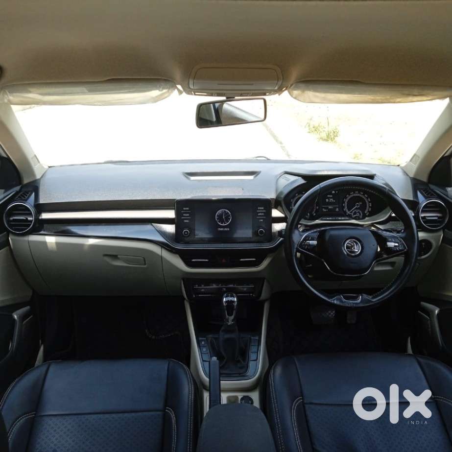 Skoda Slavia Ambition 1.0l Tsi At, 2022, Petrol