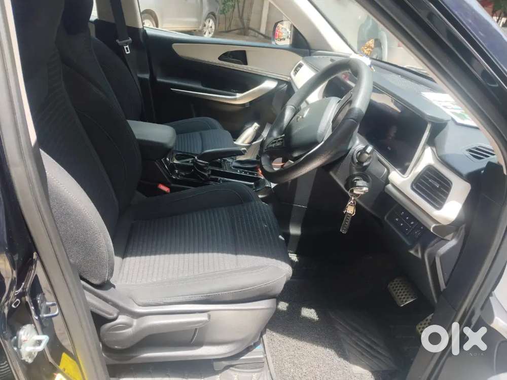 Mahindra Xuv700-ax3- 2022 Diesel