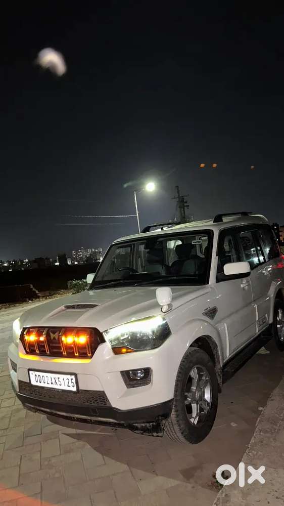 Mahindra Scorpio S10 2018