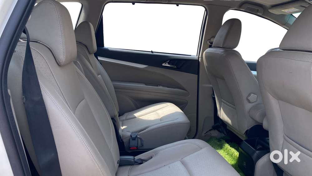 Mahindra Marazzo M8, 2018, Diesel