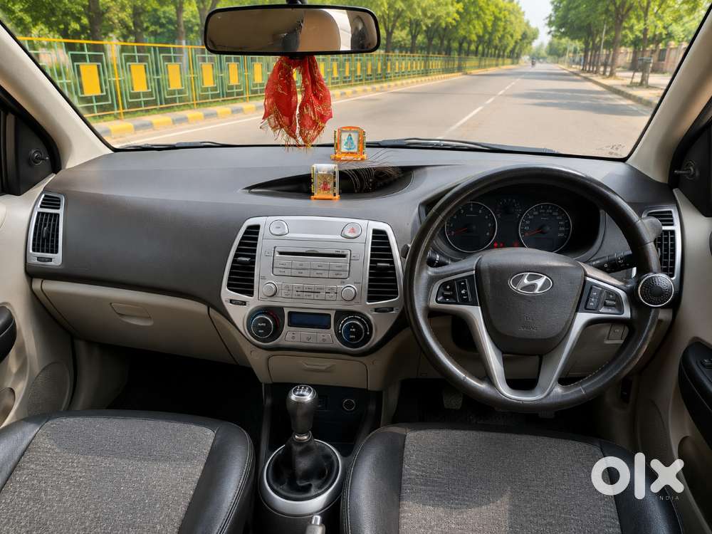 हुंडई I20 स्पोर्ट्ज़ 2010  Cng लगी हुई  नया बैटरी  इंजन का काम नया