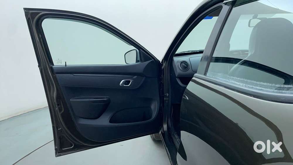Renault Kwid 2019-ongoing 1.0 Rxt Amt (o), 2018, Petrol