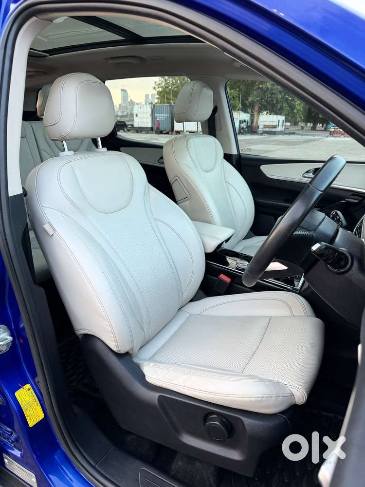 Mahindra Xuv700 2.2 Ax 7 Diesel At Luxury Pack Str, 2022, Diesel