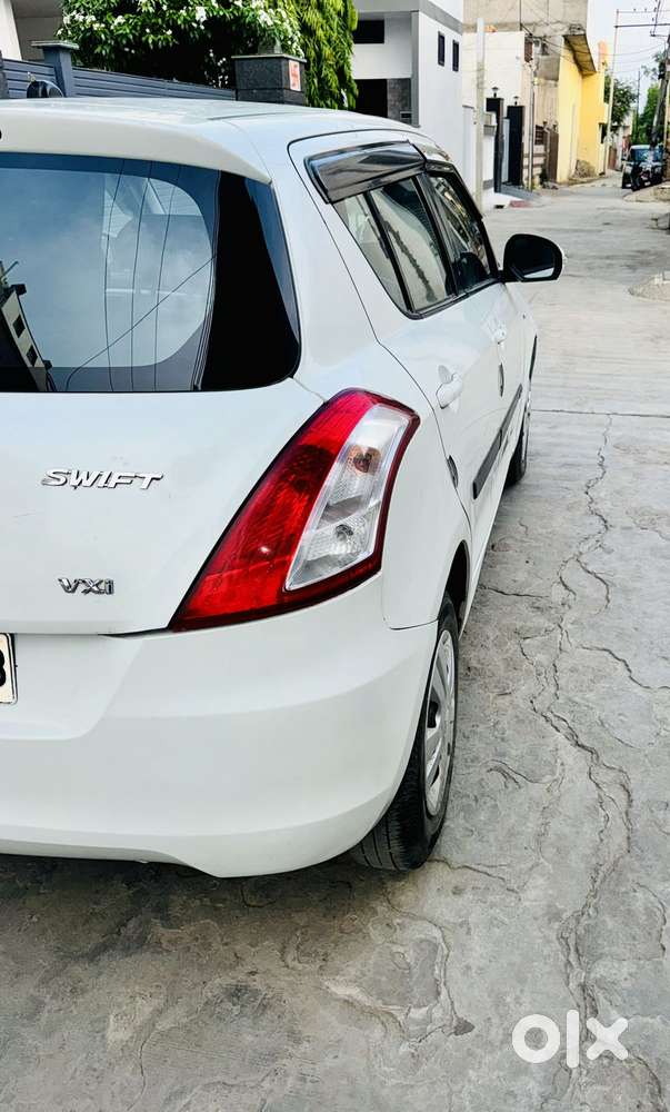 Maruti Suzuki Swift Vxi Glory Limited Edition, 2012, Petrol