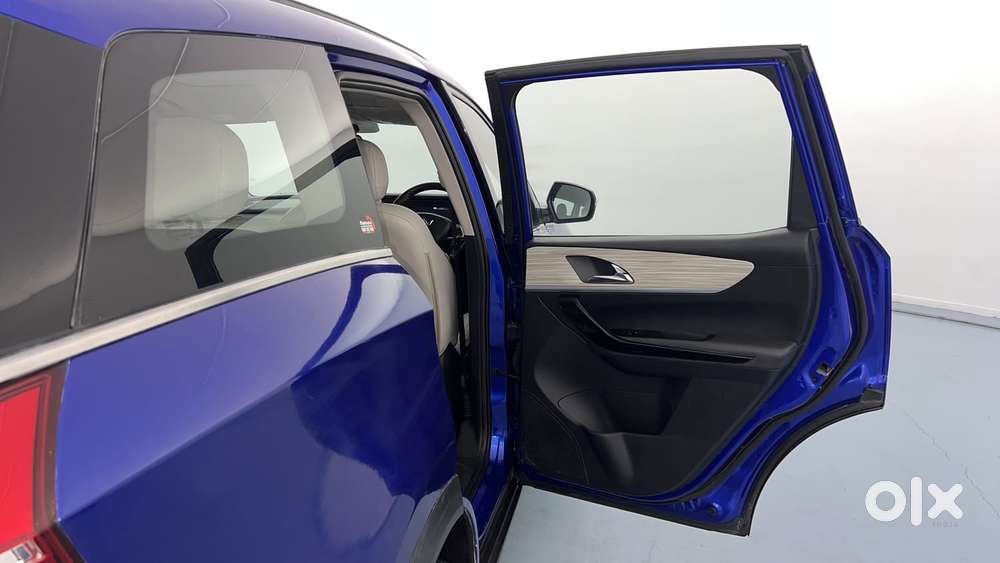 Mahindra Xuv700 2.0 Ax 7 Petrol At Luxury Pack Str, 2021, Petrol