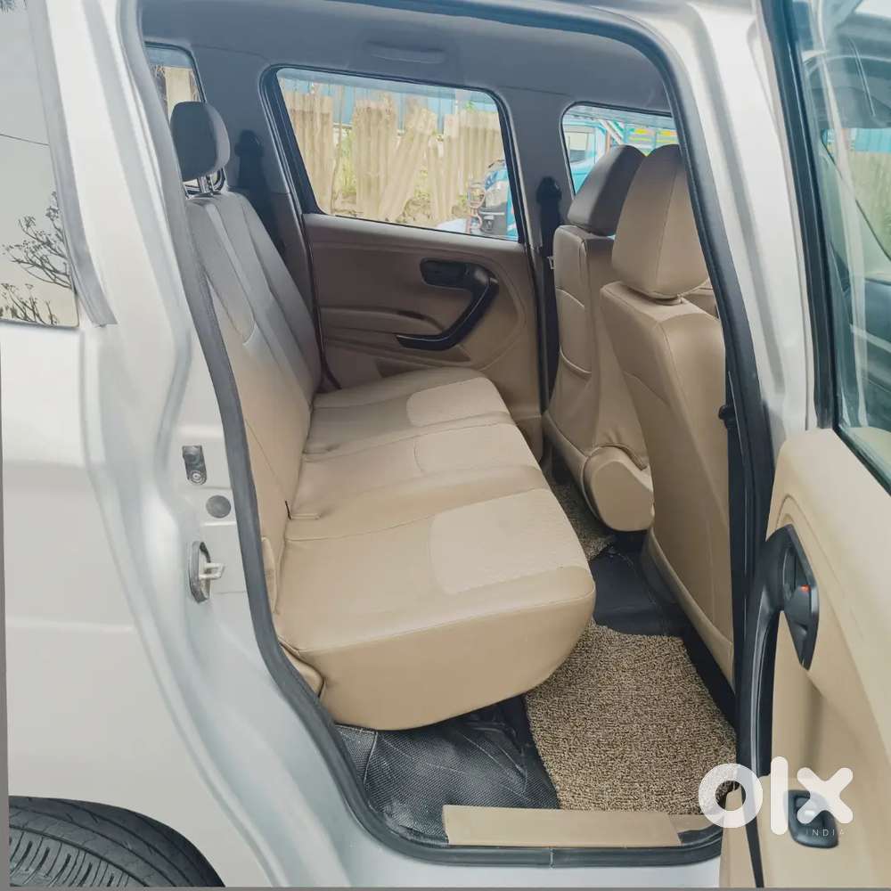 Well Maintained  Mahindra  Tuv-300t6+ Seems To Be Brand New Top Model