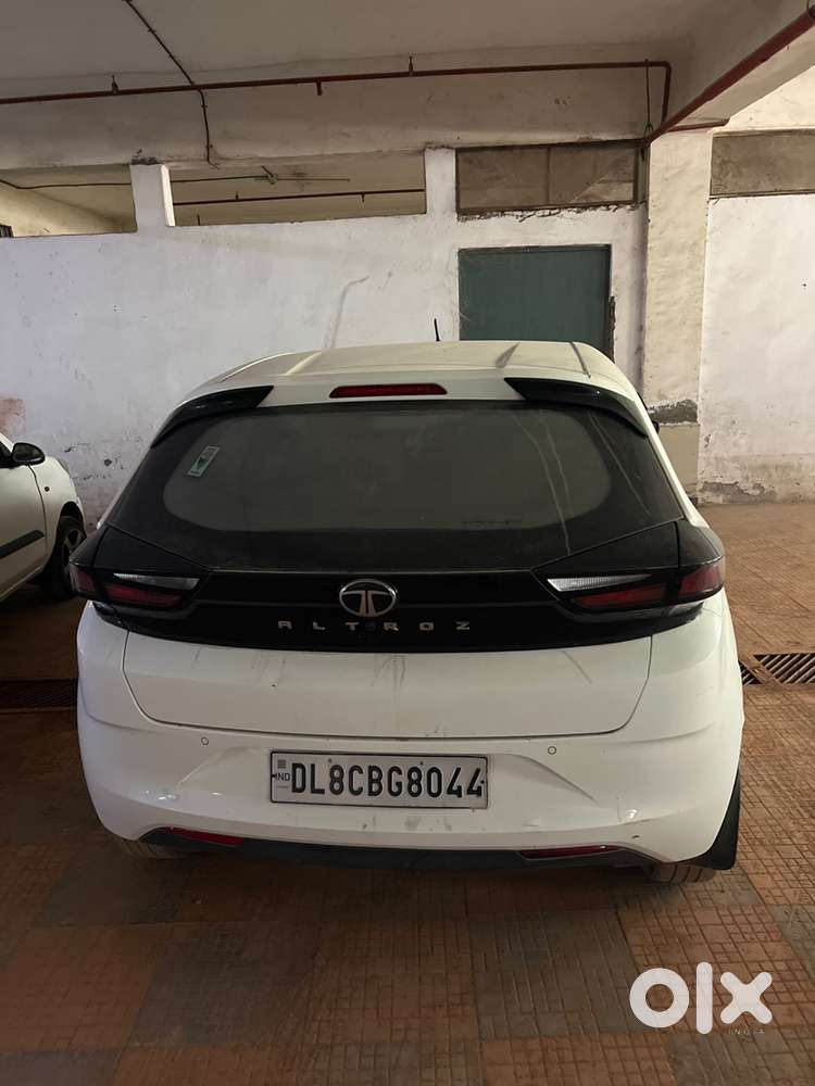 Tata Altroz Petrol 2024