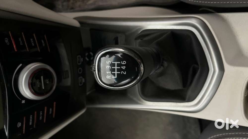 Mahindra Xuv300 W8, 2022, Petrol