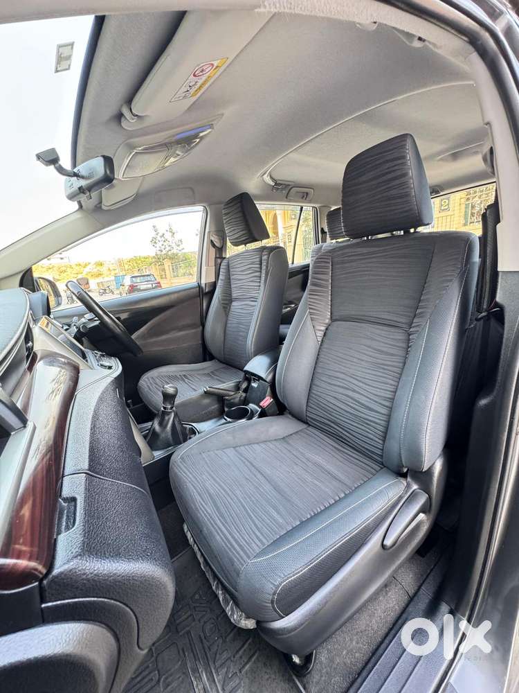 Toyota Innova Crysta 2.7 V, 2017, Petrol