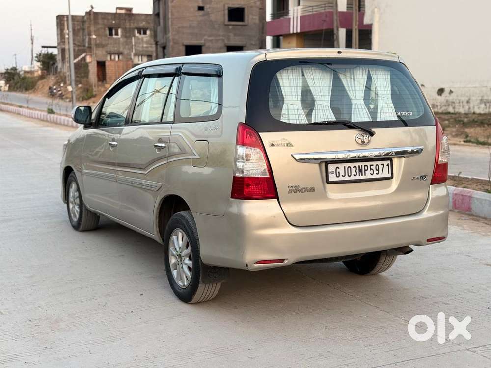 Toyota Innova 2.5 Vx 8 Str Bs-iii, 2013, Diesel