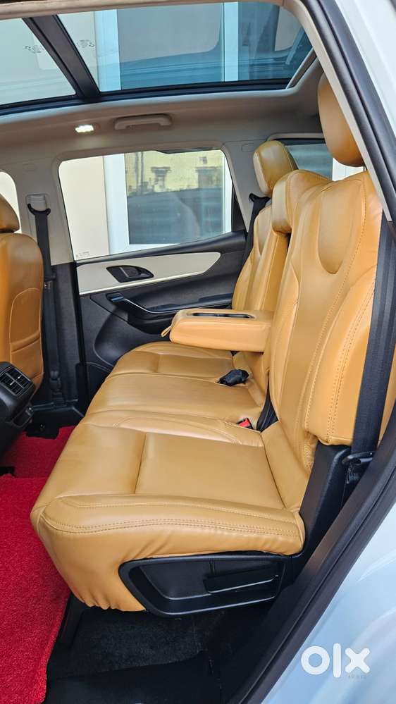 Mahindra Xuv700 2.2 Ax 7 Diesel At Str, 2025, Diesel