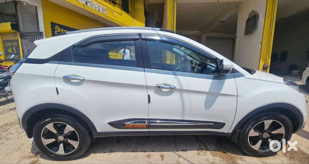 Tata Nexon Xz+ Petrol 2018 Year