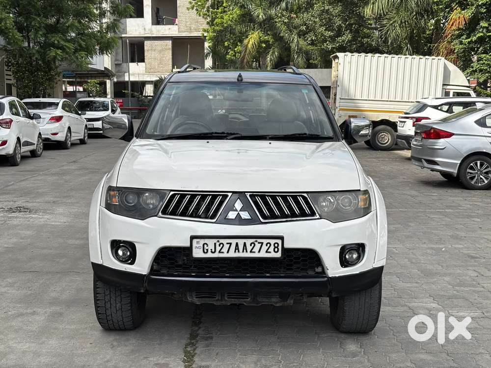 Mitsubishi Pajero Sport 4x4 Dual Tone, 2013, Diesel