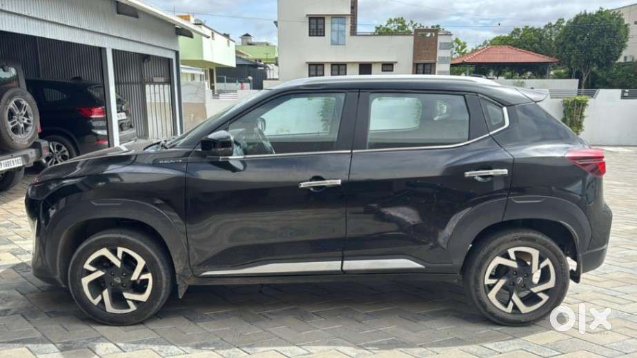 Nissan Magnite 1.0 Xv Premium, 2022, Petrol