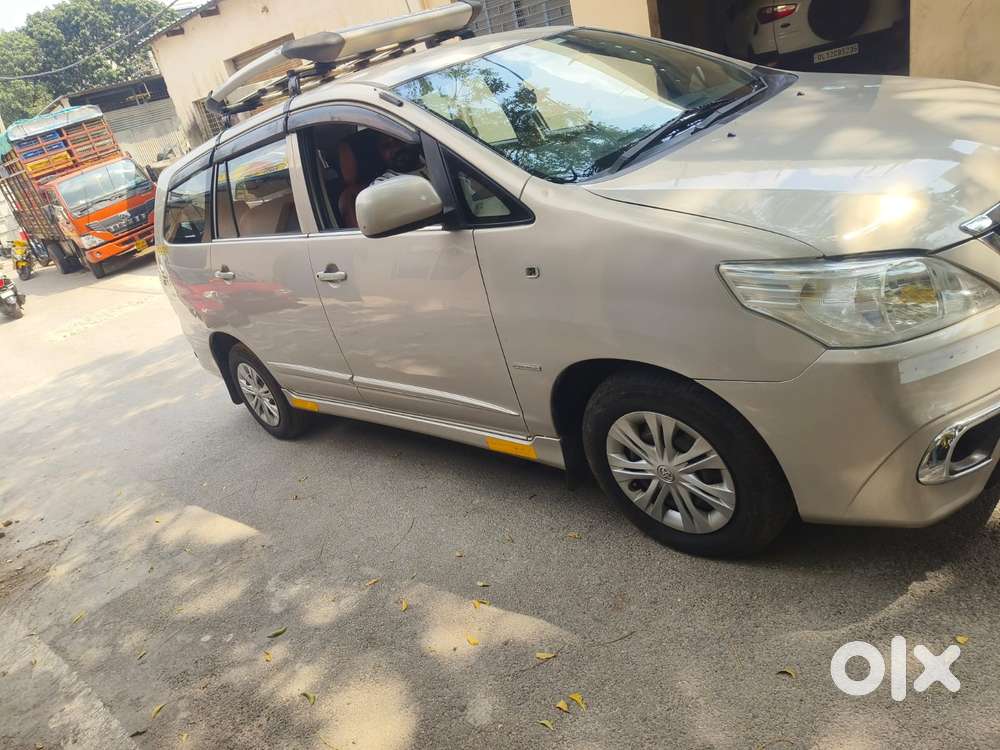 Toyota Innova 2.5 G (diesel) 8 Seater Bs Iv, 2016, Diesel
